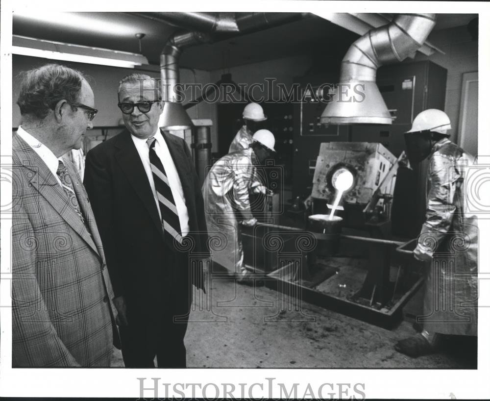 1981 Press Photo ACIPCO Officials Watch Students Pour Molten Metal - abna25788 - Historic Images