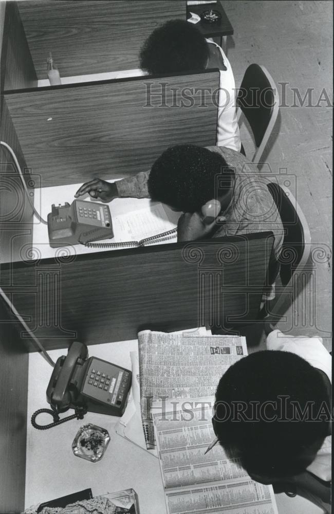 1981 Press Photo Workers Search for Jobs at Job Club - abna25807 - Historic Images