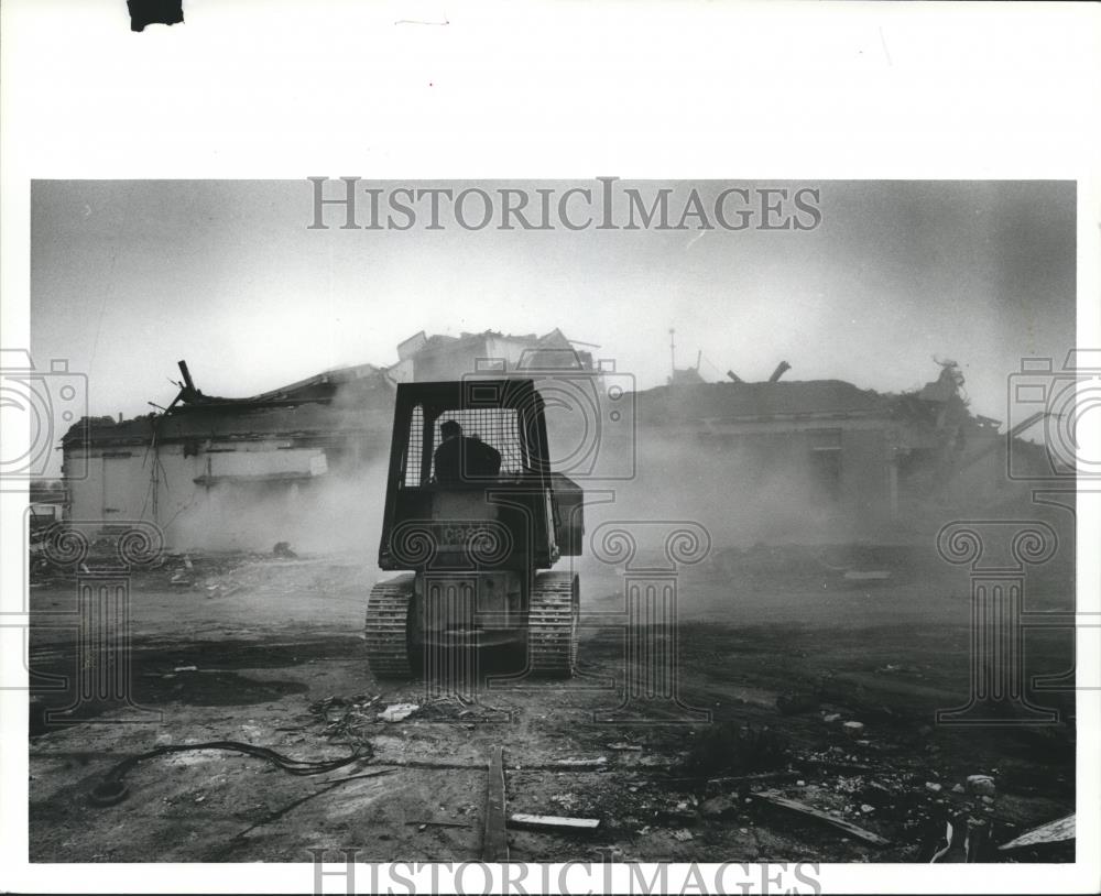 1982 Press Photo Old Terminal Razed at Birmingham, Alabama Airport - abna25840 - Historic Images