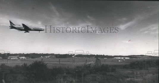 1986 Press Photo Jet Lands at Birmingham, Alabama Airport - abna25847 - Historic Images