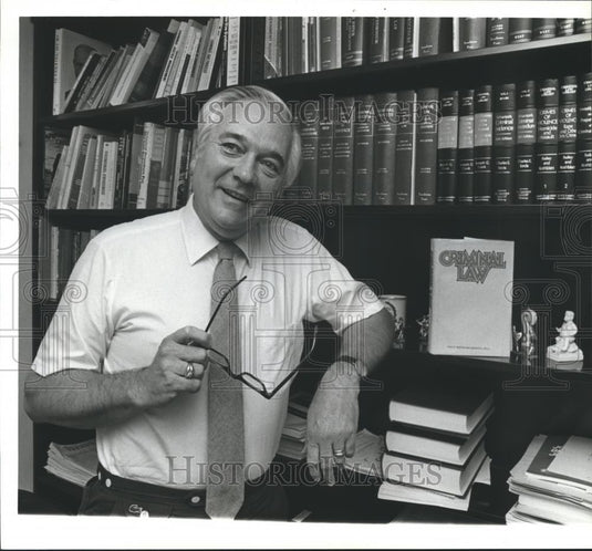 1980 Press Photo Richard M. Ward, Lawyer-Professor teaching course at UAB - Historic Images