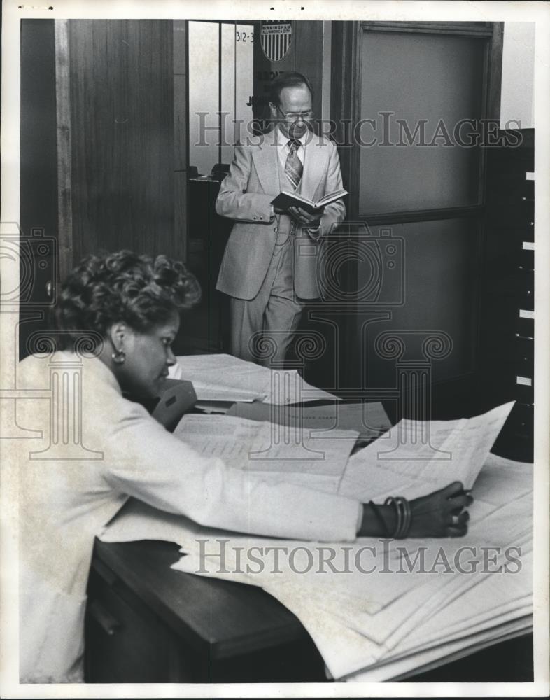 1978 Press Photo City Councilman Pete Clifford with Woman at Desk - abna26105 - Historic Images