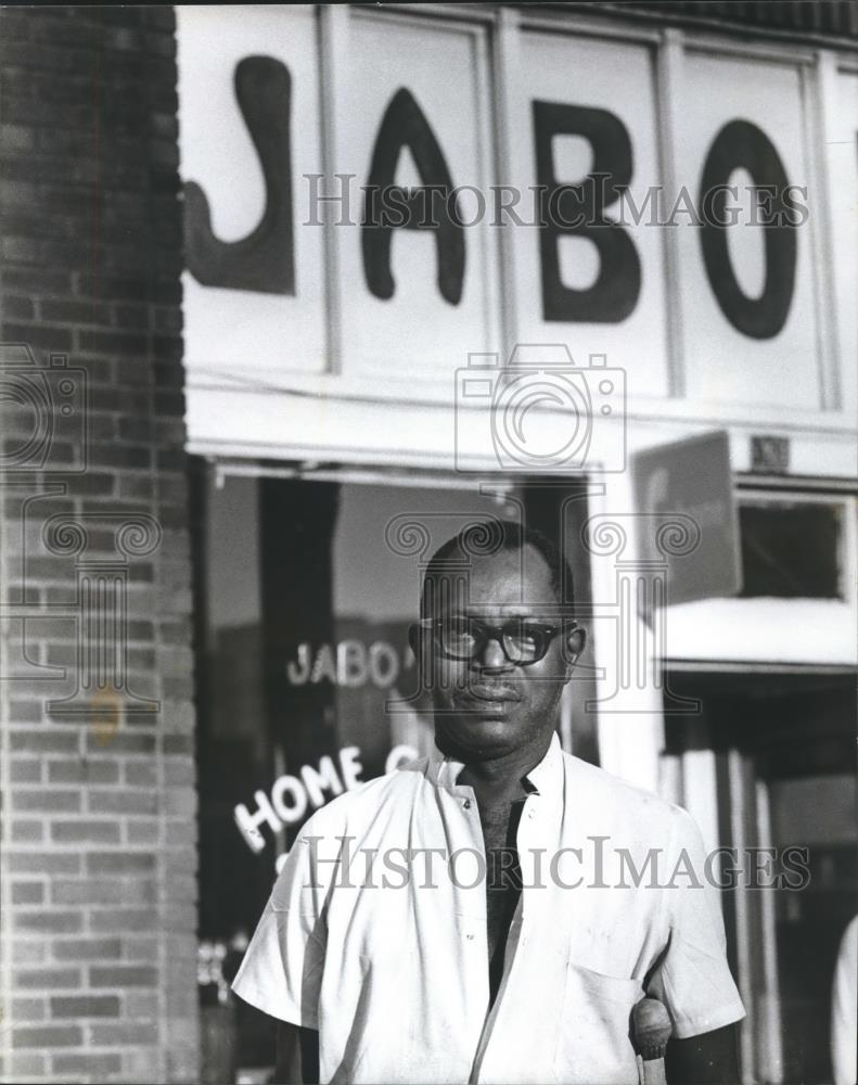 1981 Press Photo Leo Cleveland, Jabo&#39;s 4th and 14th. Birmingham Restaurant Owner - Historic Images