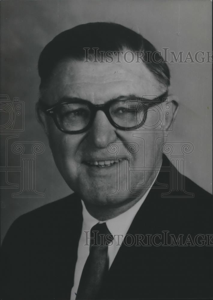 1976 Press Photo Howard C. Tucker of Irving-Cloud Publishing Company - abna26211 - Historic Images