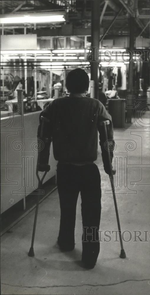 1979 Press Photo Person on Crutches Walks in Store - Goodwill, Birmingham, AL - Historic Images