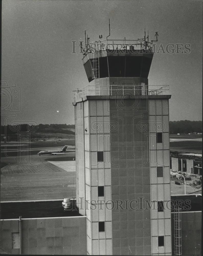 1981 Press Photo Control tower at Birmingham municipal airport - abna26421 - Historic Images