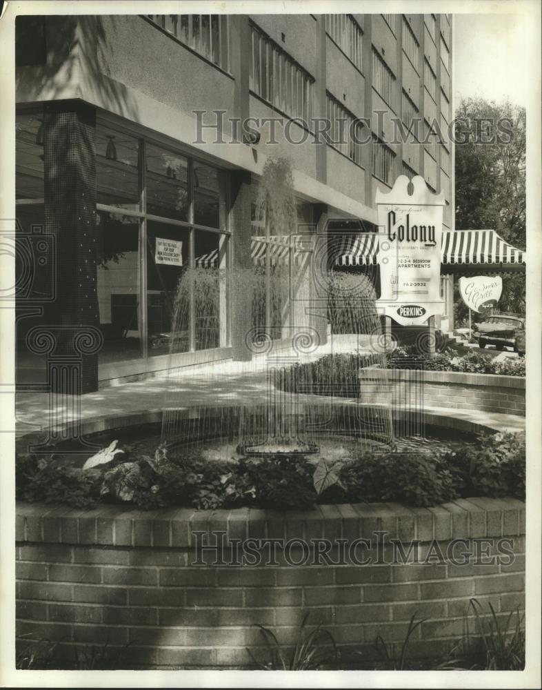 Press Photo Water fountain at The Colony apartments in Birmingham - abna26440 - Historic Images