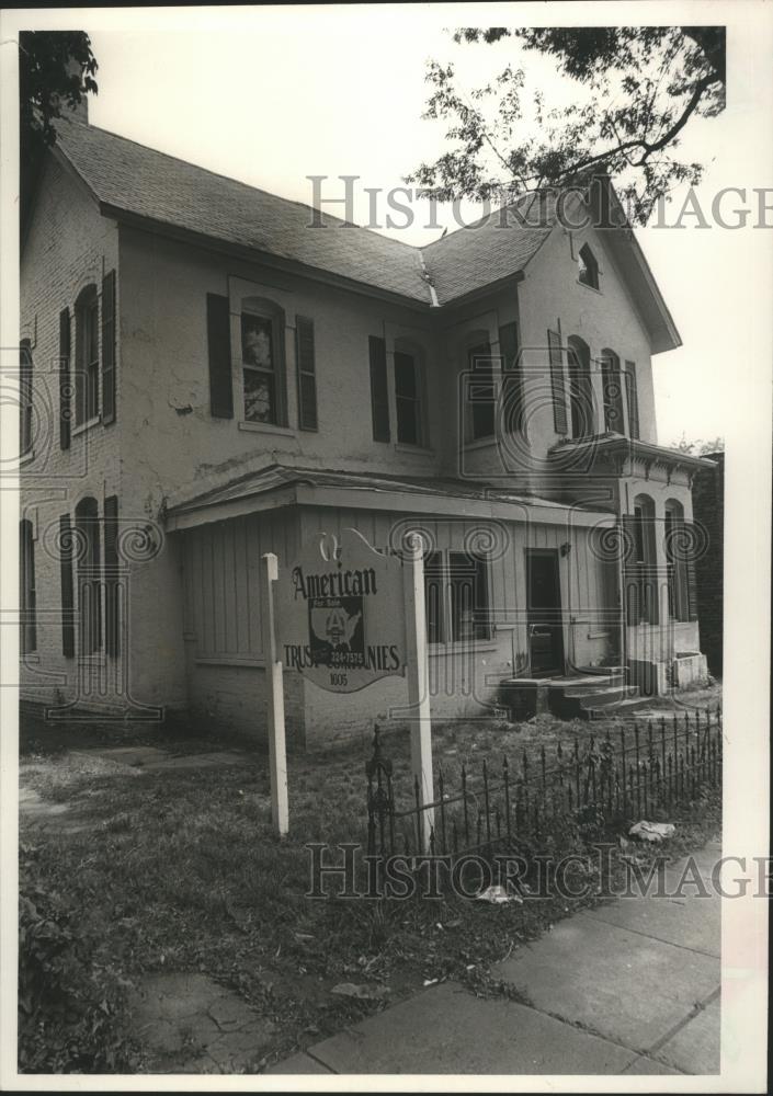 1988 Press Photo Home for sale on 8th Avenue North - abna26481 - Historic Images