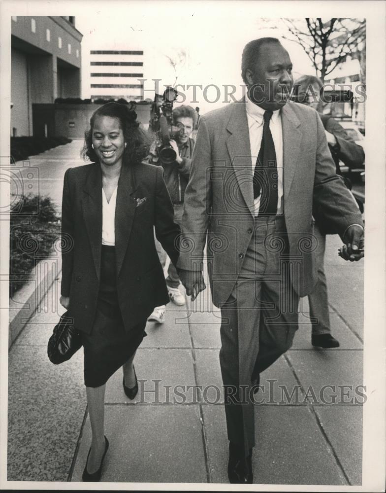 1985 Press Photo Former Representative Pat Davis and Husband Carl of to Court - Historic Images