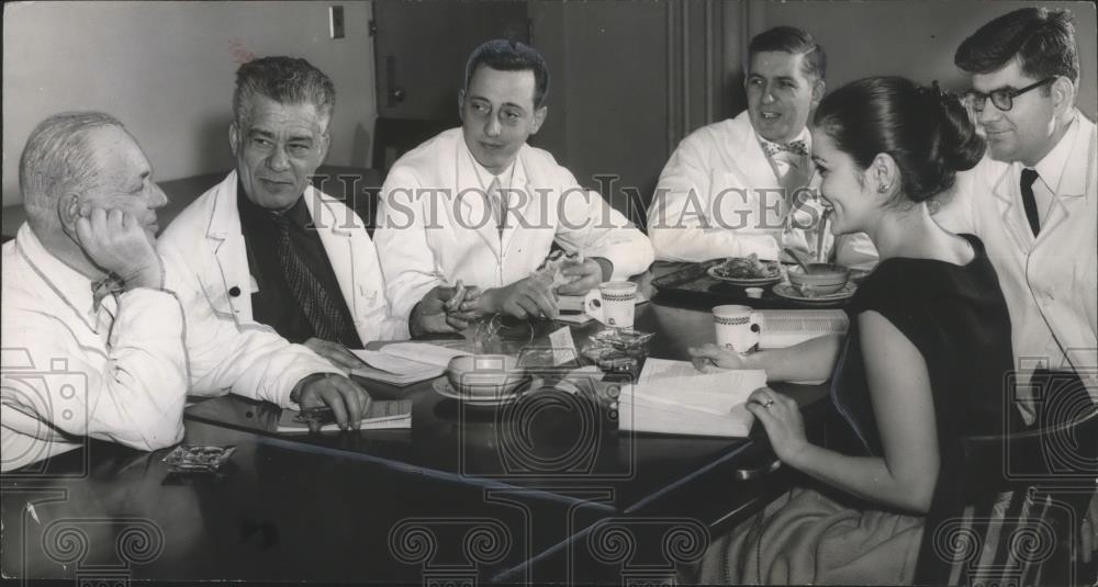 Press Photo Great Books Discussion Group Meeting - abna26887 - Historic Images