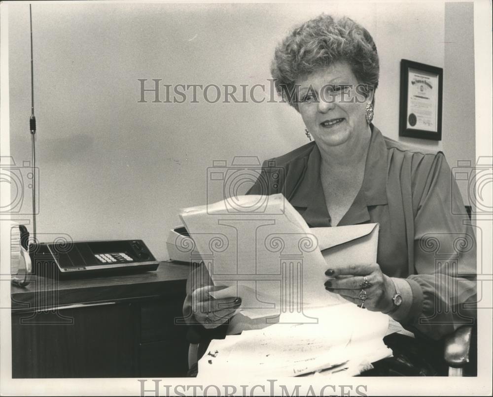 1989 Press Photo Cissy Willis, First Alabama bank employee tracks con artists - Historic Images