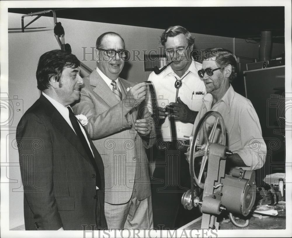 1978 Press Photo R. C. Cobb, Manager of Cobb's Theatres with Others - abna27353 - Historic Images