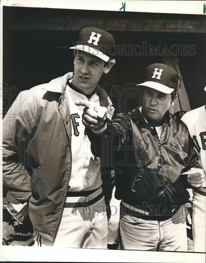 1983 Press Photo Huffman High School Coach Speaks Strategy With Player, Alabama - Historic Images