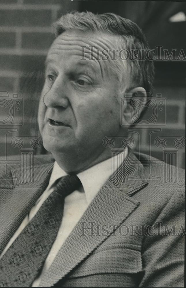 1976 Press Photo Dr. William N. Eddins, Mountain Brook School Superintendent - Historic Images