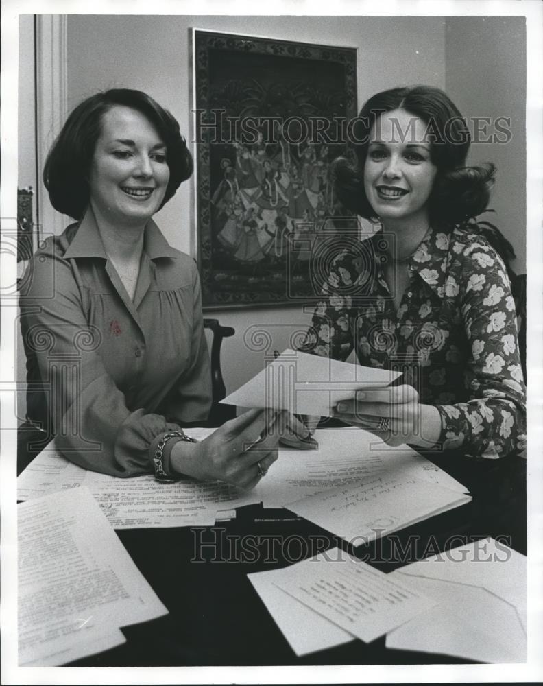 1978 Press Photo Mrs. Karpeles Jr., and Mrs. Foster planning Ambassador&#39;s Dinner - Historic Images