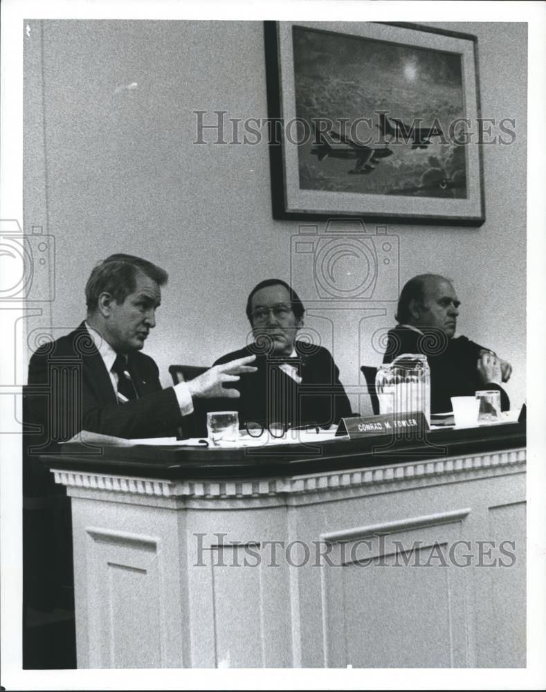 1976 Press Photo Judge Conrad Fowler, Shelby County, Alabama with others - Historic Images