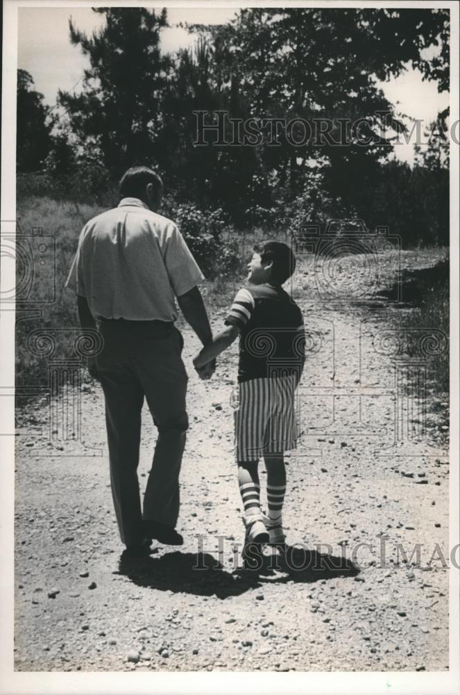 Press Photo Carson Family at Marbury, Alabama - Foster Care - abna27938 - Historic Images