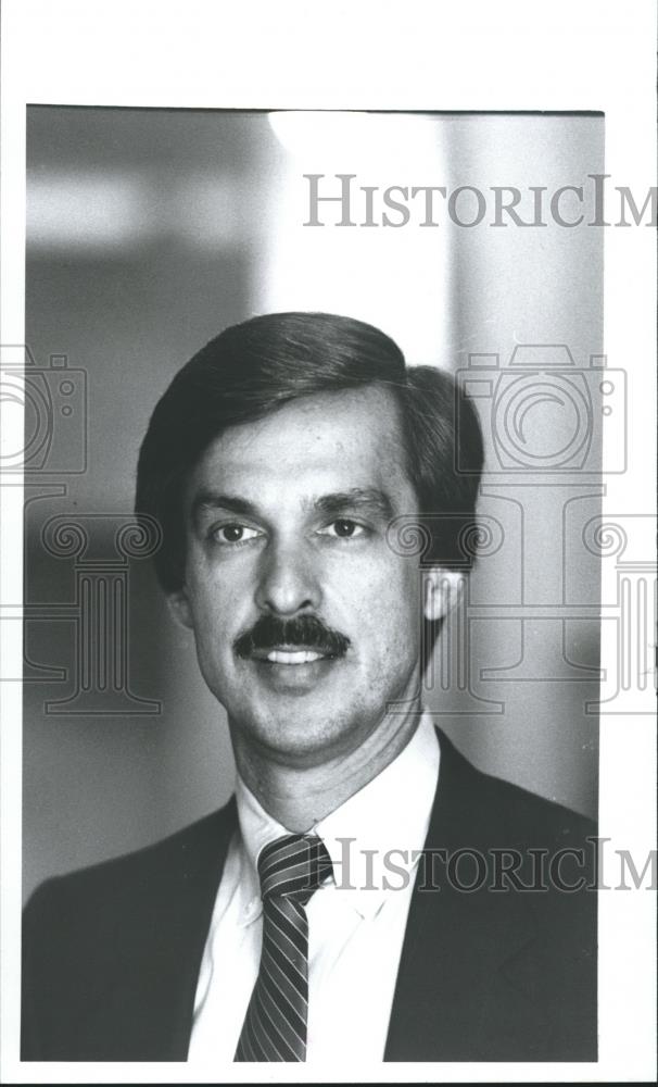 1989 Press Photo Earl Fox, State Health Officer, Department of Public Health - Historic Images