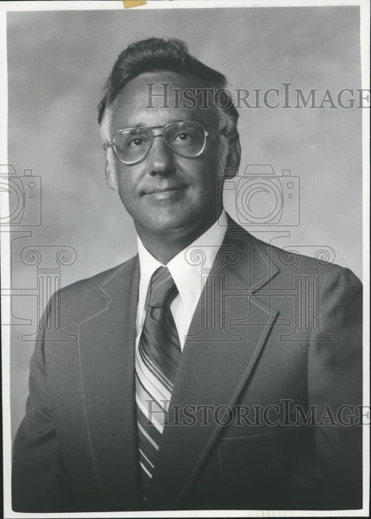 1976 Press Photo Eddie Ezell, President of First Federal Savings and Loan - Historic Images