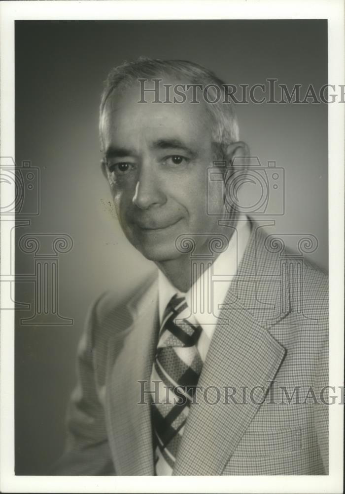 1977 Press Photo Frederick Dunlap, Manager, First National Bank, Fairfield, AL - Historic Images