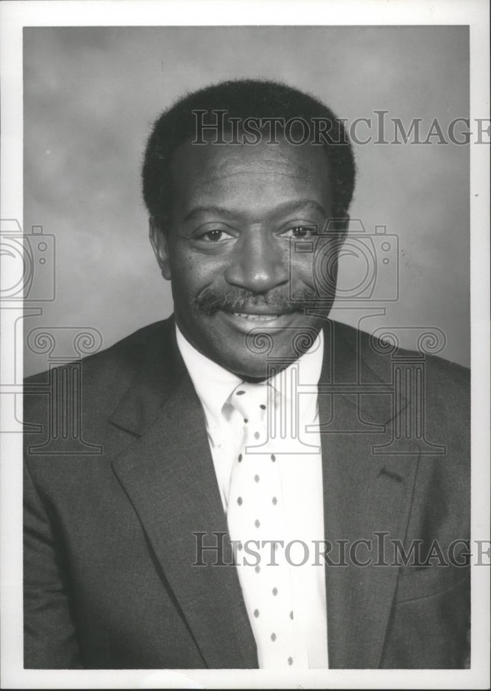 1988 Press Photo Joe Dickson, Administrator assistant of Minority affairs, AL - Historic Images