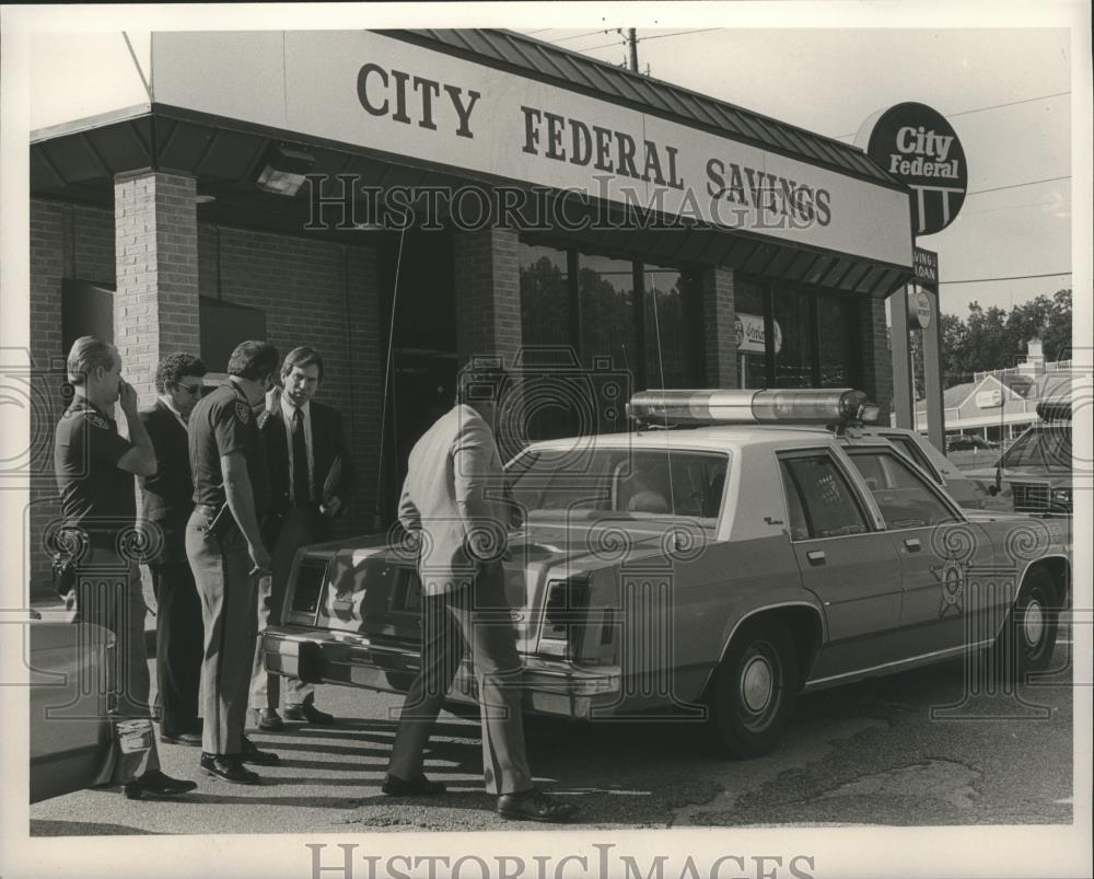 1985 Press Photo attempted robbery, City Federal Bank, Alabama - abna28364 - Historic Images