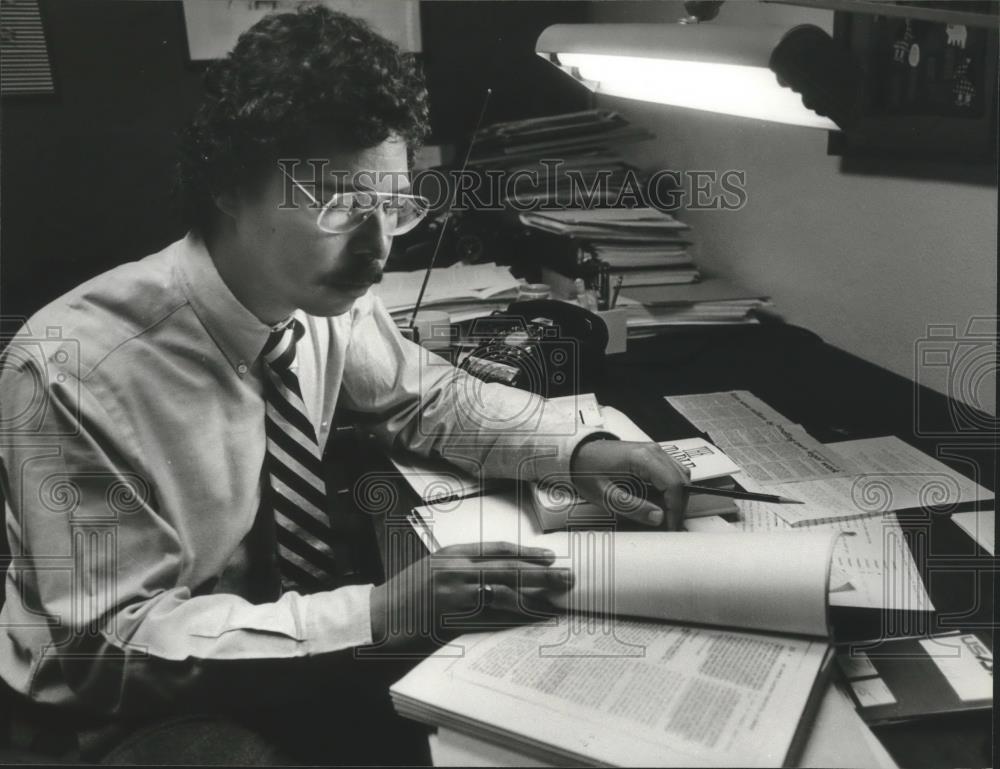 1981 Press Photo Darryl Crompton, University of Alabama professor - abna28372 - Historic Images