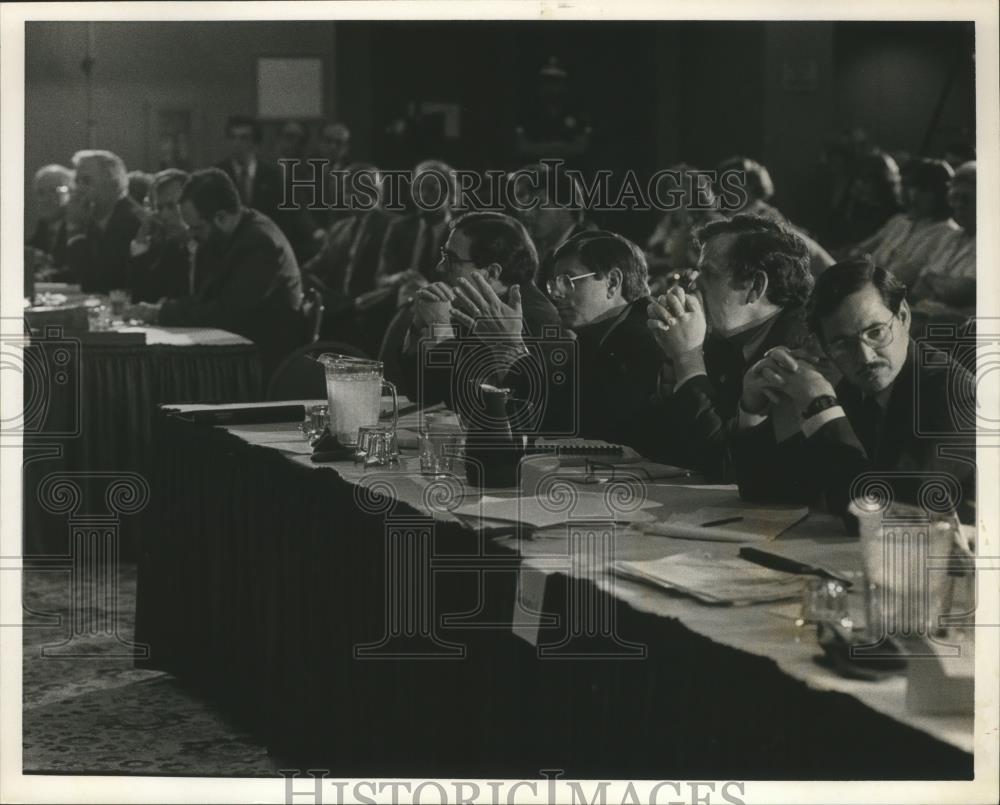 1986 Press Photo Elections: Alabama Runoff, Graddick and Baxley Camp of Lawyers - Historic Images