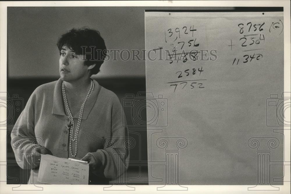 1986 Press Photo Pollster Natalie Davis with Voting numbers, Alabama Elections - Historic Images