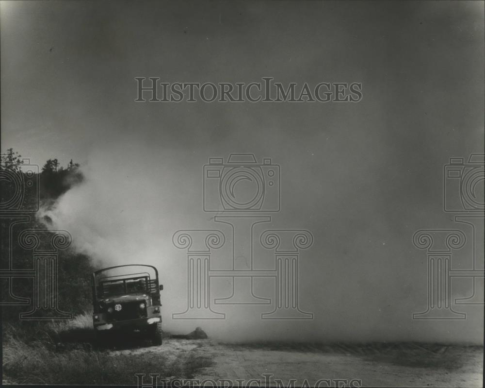 1982 Press Photo Smoke hides view at Fort McClellan chemical school, Alabama - Historic Images