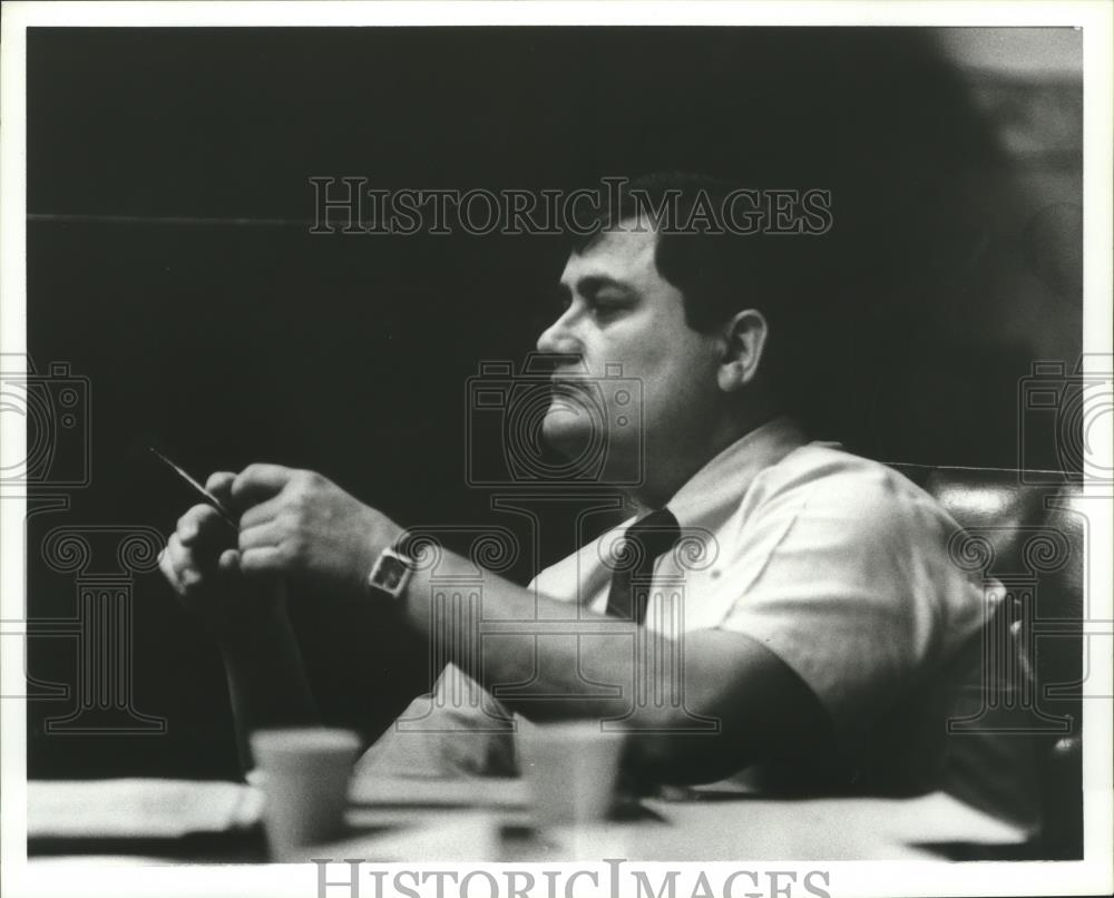 1990 Press Photo Howard Foster at Shelby County Commission meeting, Alabama - Historic Images