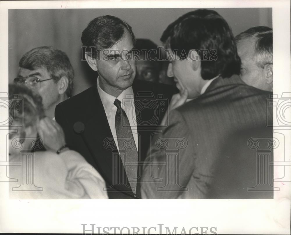 1988 Press Photo Alabama Senators Larry Dixon and John Rice on Senate Floor - Historic Images