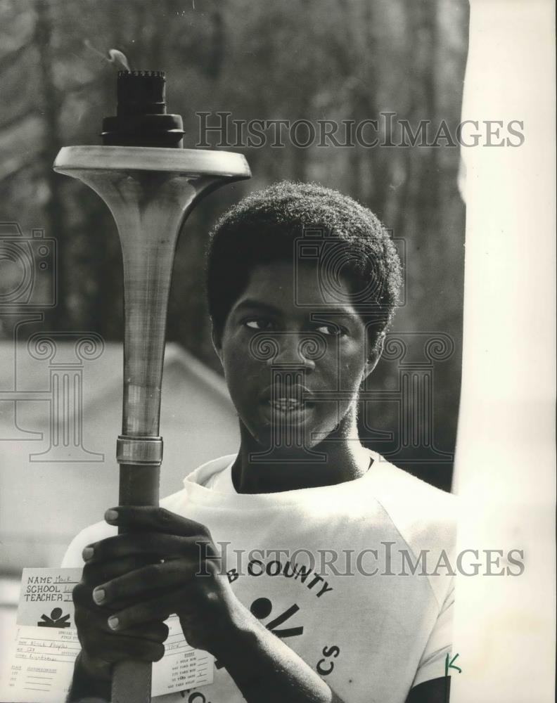 1987 Press Photo Torch Bearer Mack Peoples Of Light House At Special Olympics - Historic Images
