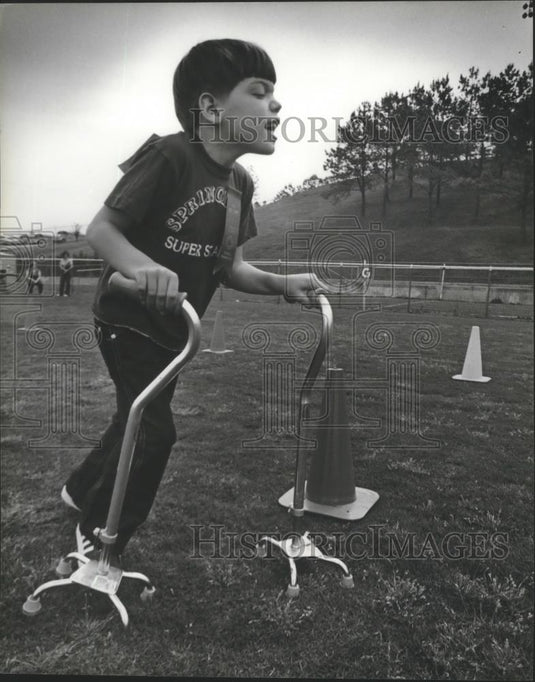 1982 Press Photo Competitor Terry Pennington In Special Olympics Walk Contest - Historic Images