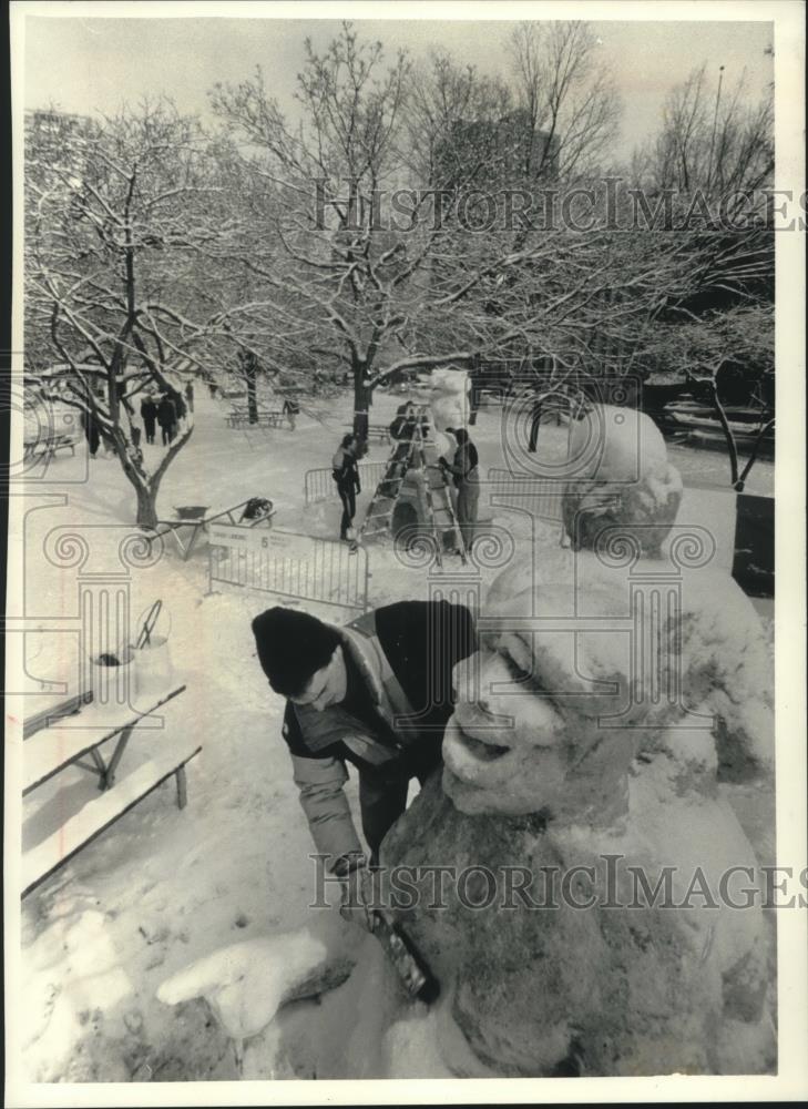 1990 Press Photo Greg DuMonthier, Snow Sculptor, brushes fresh snow - mjc00043 - Historic Images