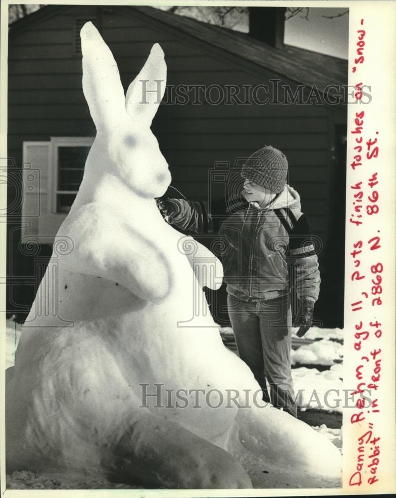 1982 Press Photo Danny Rehm, 11, puts the final touch to a spring snow rabbit - Historic Images