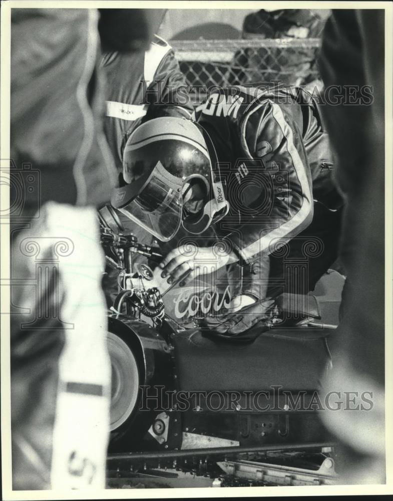 1986 Press Photo Peter Vandolder, Annan Ontario with his skidoo twin - Historic Images