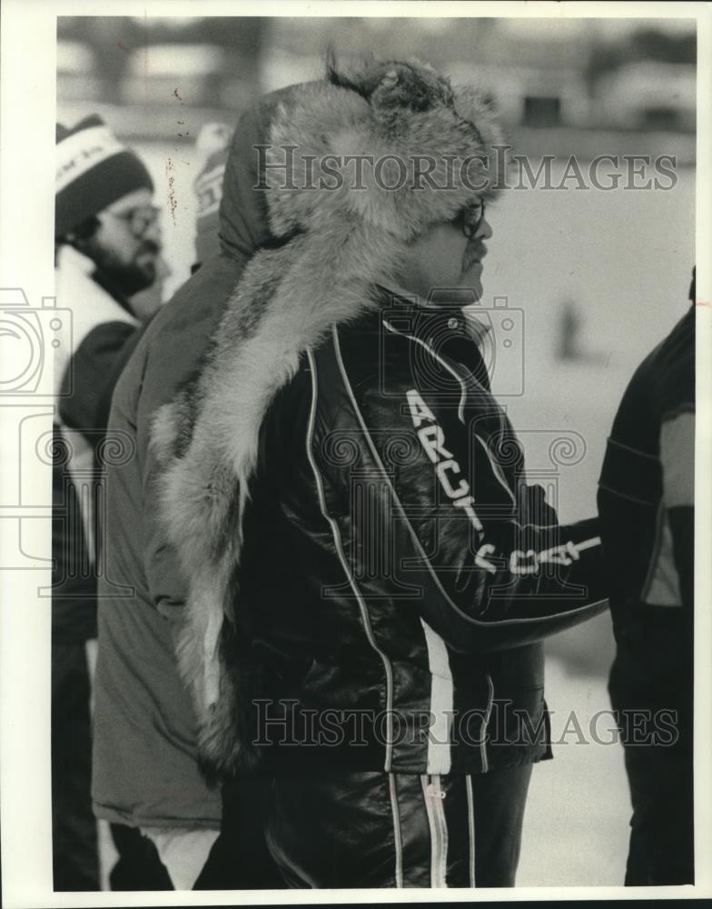 1989 Press Photo snowmobiler with coyote-skin hat in Eagle River - mjc00073 - Historic Images