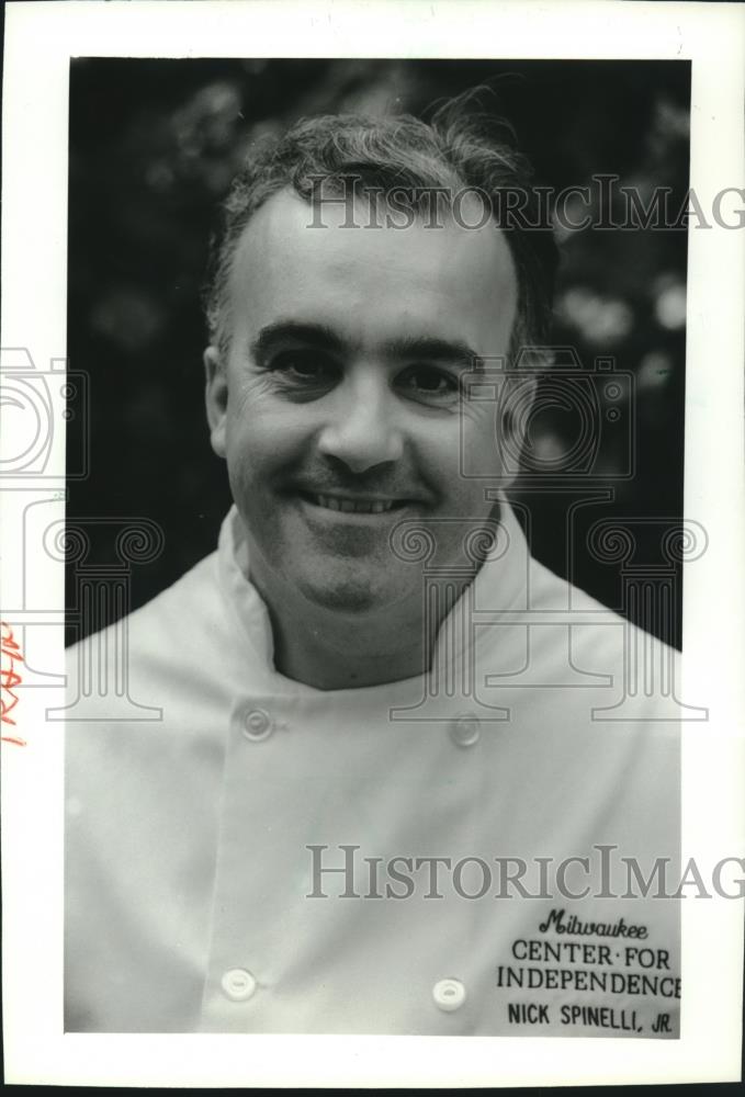 1993 Press Photo Nick Spinelli, director of Center for Independence. Milwaukee - Historic Images