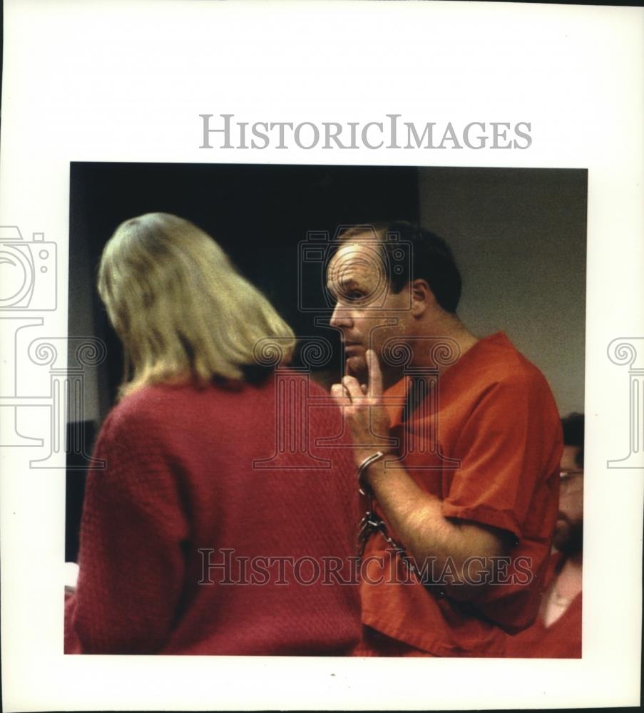 1993 Press Photo Rick Spaude listens to lawyer Katherine Zebell in court - Historic Images