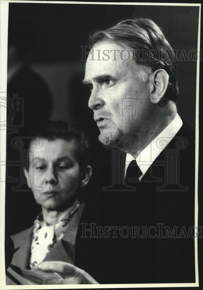 1981 Press Photo Wand and Romauld Spasowald, Polish ambassador to the U.S. - Historic Images