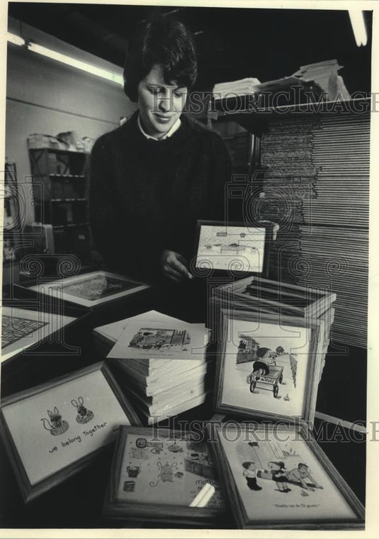 1985 Press Photo Dianne Spector with her "Thumb Buddies" and "Family Circus" - Historic Images