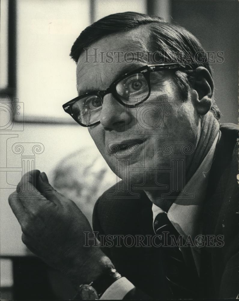 1976 Press Photo William E. Simon, Treasury Secretary of Treasury, in Milwaukee. - Historic Images