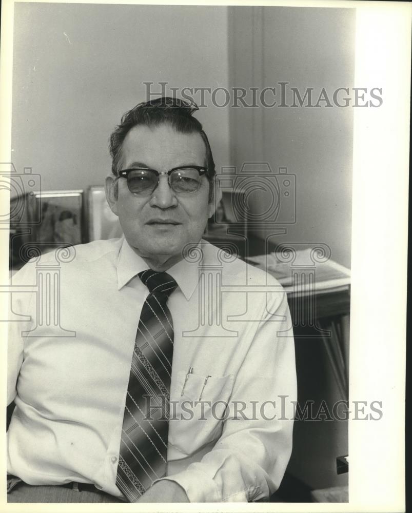 1981 Press Photo Larry Sneesby, Div. of Correction State office Building - Historic Images