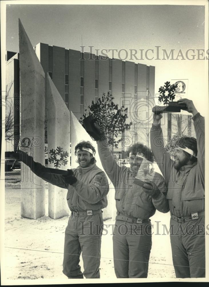 1988 Press Photo Swiss Team wins snow sculpture contest, Milwaukee - mjc00722 - Historic Images
