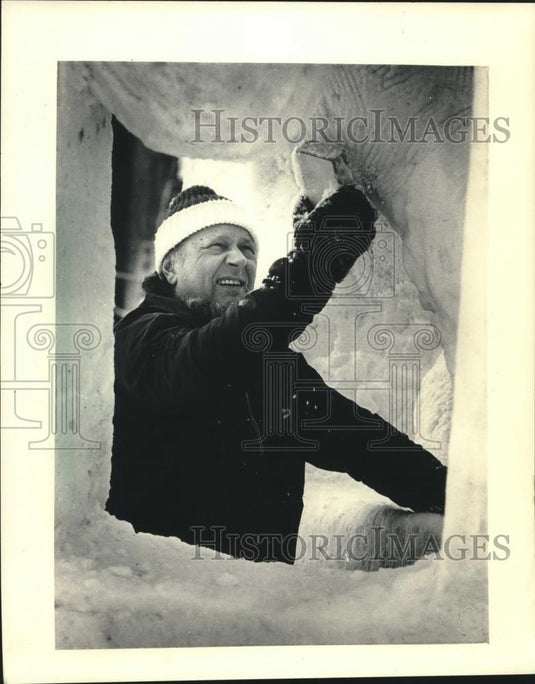 1987 Press Photo Serge Pillard of France Sculpting His Team's Snow Sculpture - Historic Images