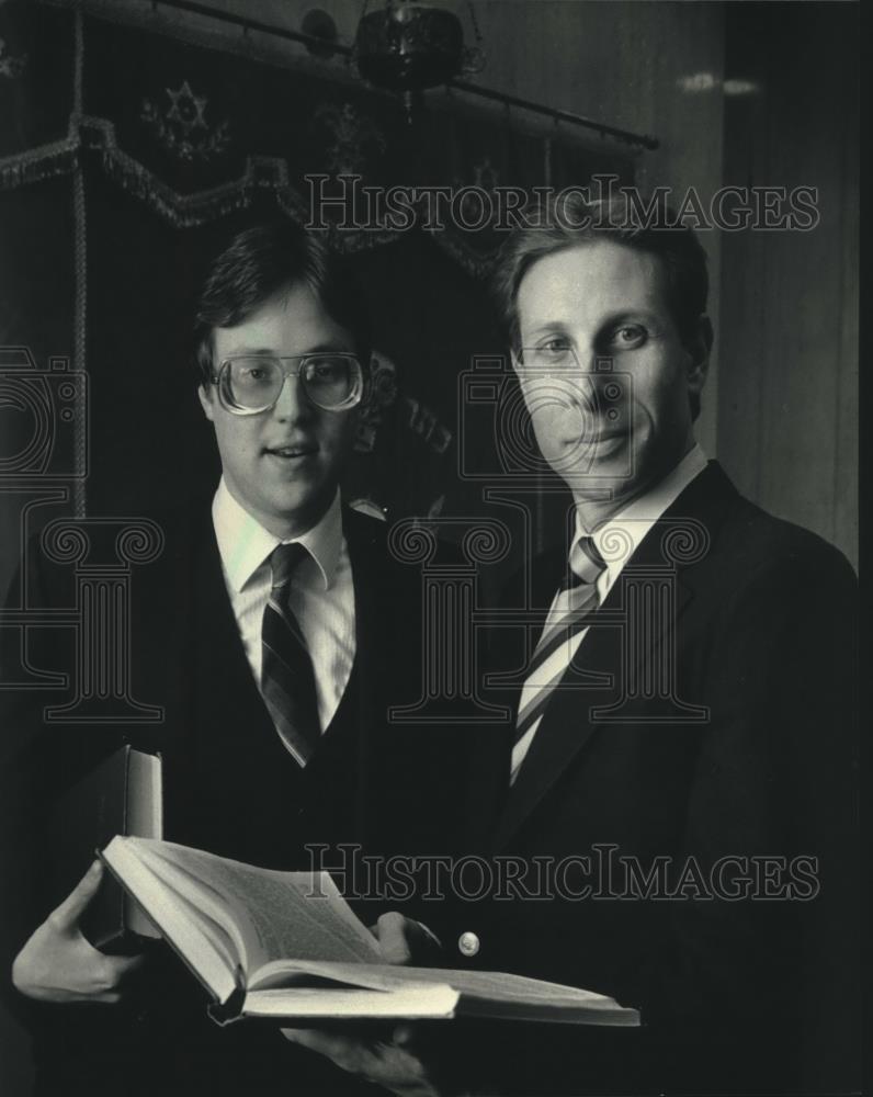 1987 Press Photo Don Schoenfeld, law firm partner of Michael, Best & Friedrich - Historic Images