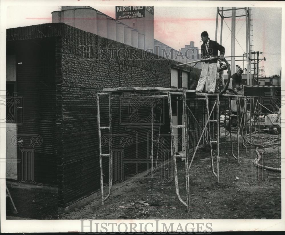 1985 Press Photo Inland Steel Products erects demonstration house in 4 days - Historic Images