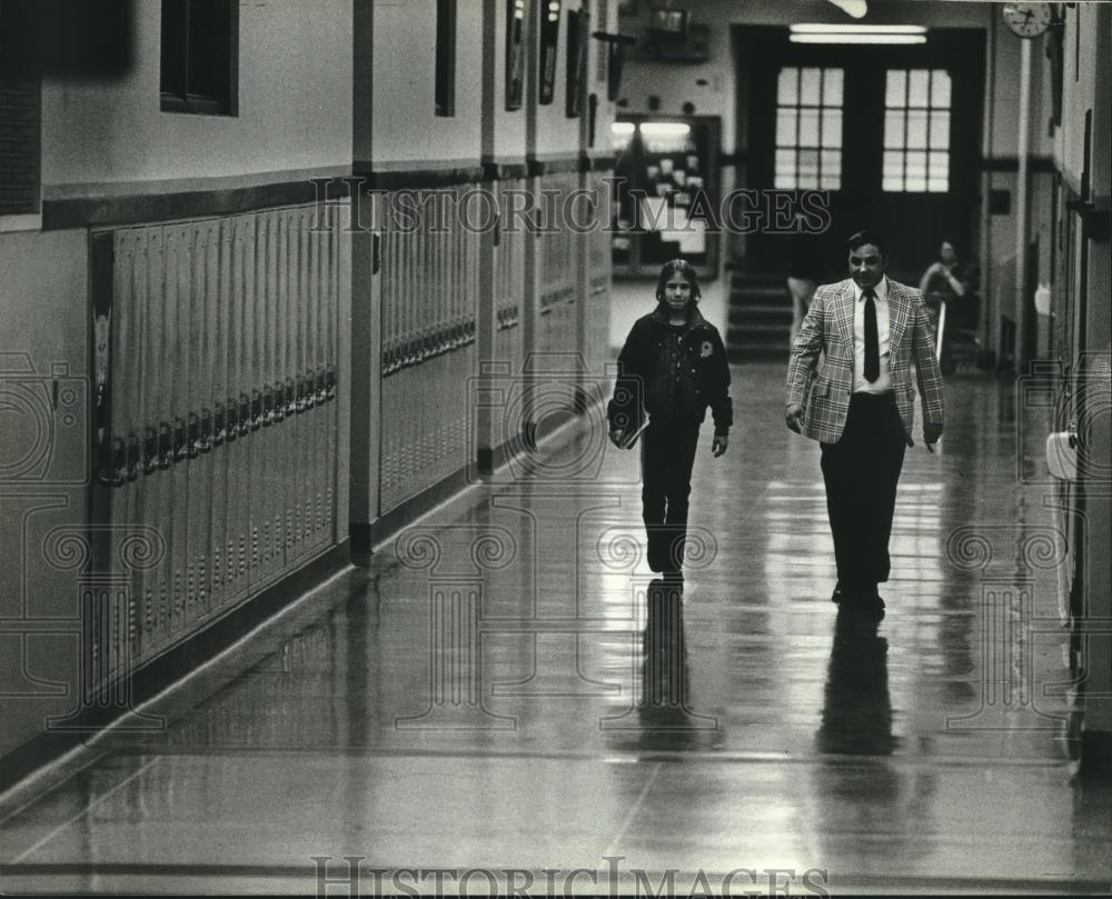 1982 Press Photo Principal Wayne Brzezinski walks student to library - mjc01133 - Historic Images