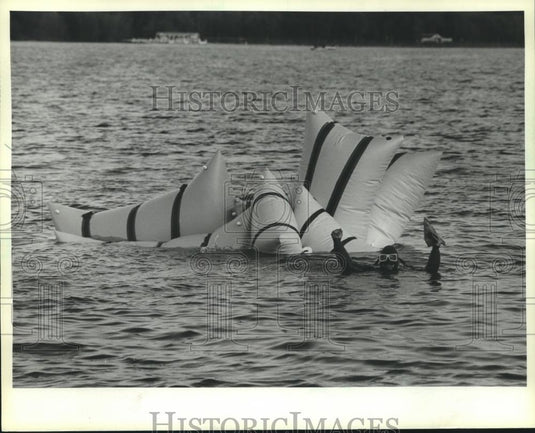1982 Press Photo A diver in Lake Geneva. Wisconsin - mjc01164 - Historic Images
